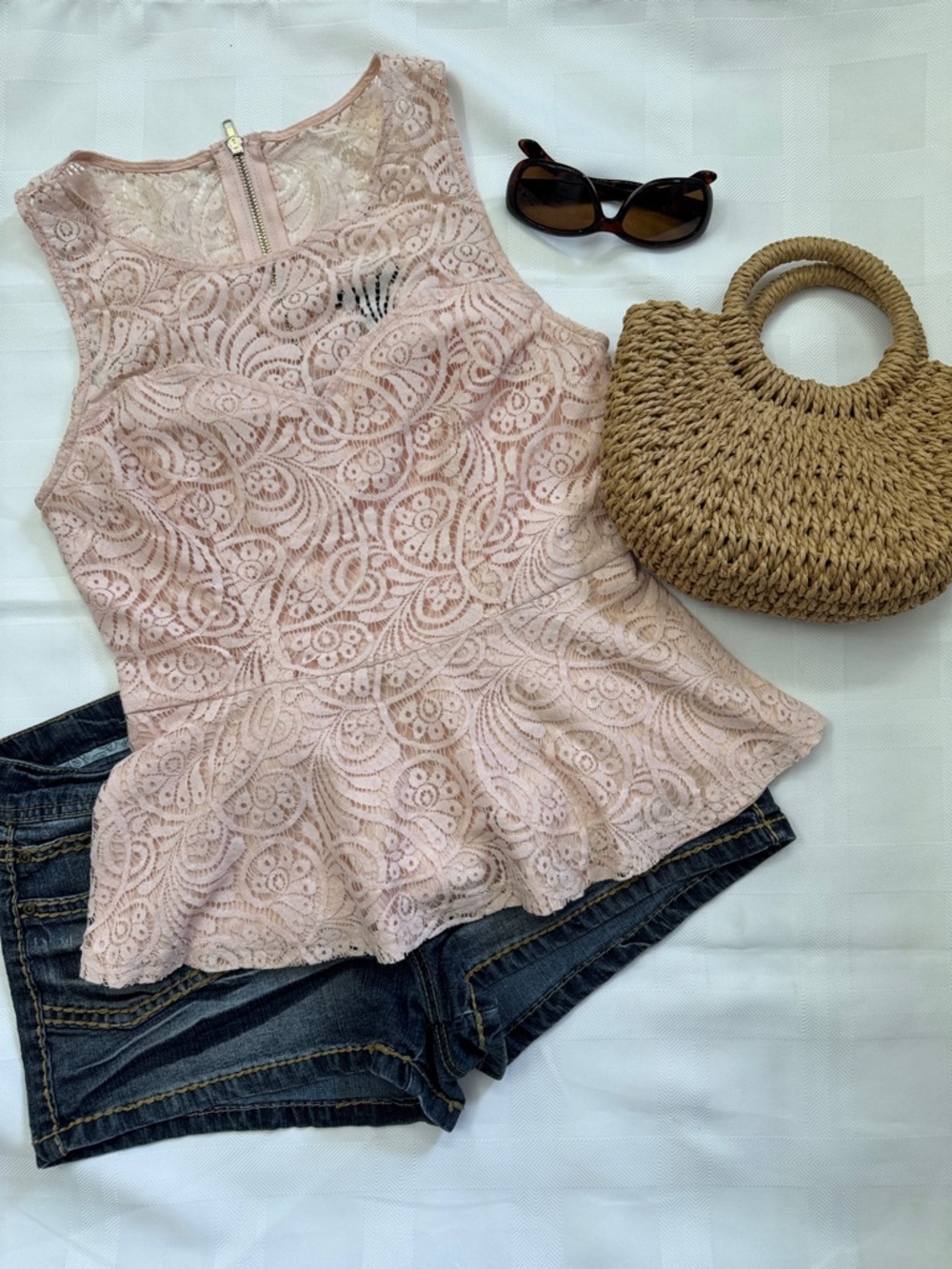 Forever 21 Pale Pink Lace Peplum Camisole. Zipper Back..